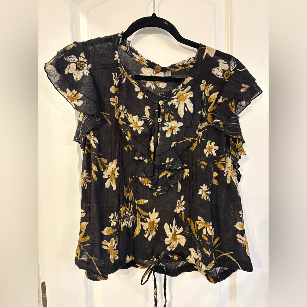 Free People floral flutter sleeve top